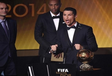 VIDEO: Chú rể bắt chước tiếng 'hú' của CR7 trong khi làm lễ cưới